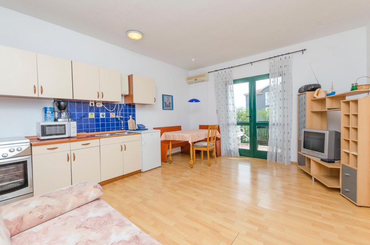 Apartments Katja Трогир Екстериор снимка